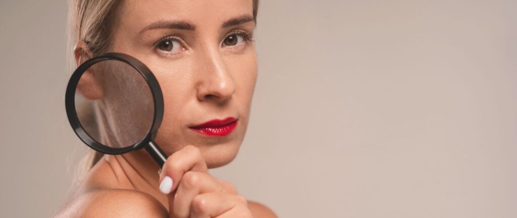 mikrobiom-skóry-kobieta-twarz-lupa