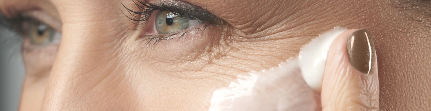 twarz-oczy-kobiety-zmarszczki-krem