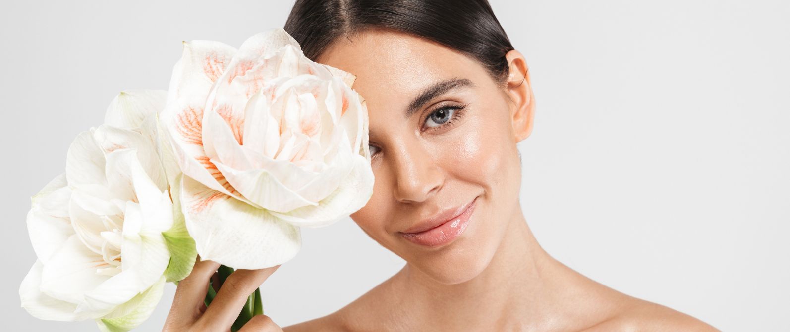 wiosenna-pielęgnacja-skóry-kobieta-kwiaty