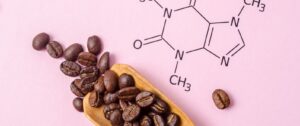 kremy-pod-oczy-z-kofeiną-kawa-wzór-chemiczny