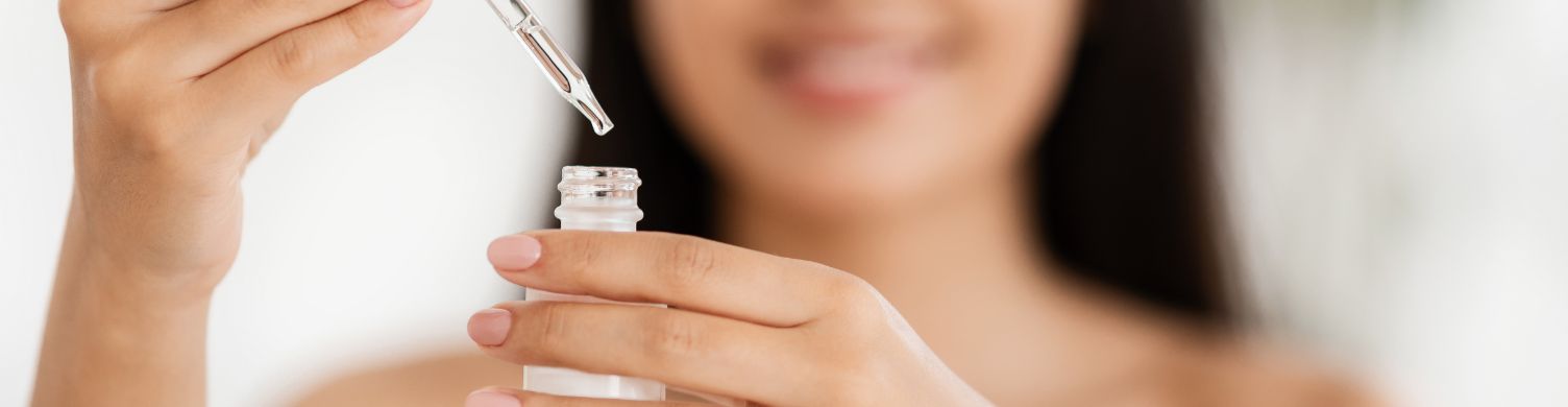 kobieta-serum-kwas-salicylowy